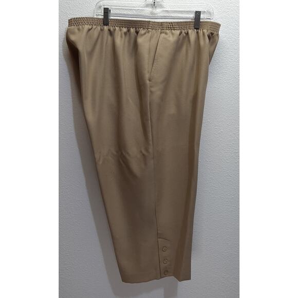 Alfred Dunner Woman Tan Capri Pants l Size: 22W - Picture 4 of 7